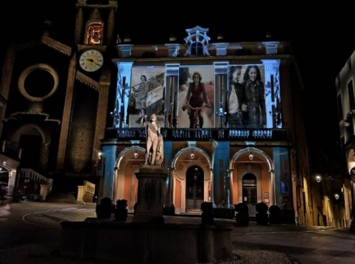 Moncalieri celebra le donne partigiane con un videomapping sulla facciata del Municipio. Un omaggio all'impegno femminile 